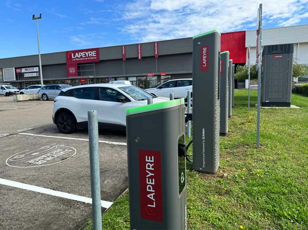 Bornes de recharge pour commerces, retail et ERP e-Totem